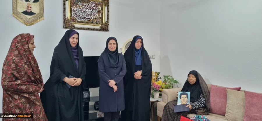 سرپرست آموزشکده ملی مهارت دختران بوشهر پس از معارفه در نخستین برنامه خود به دیدار خانواده شهید عبدالله ملاح زاده رفت 2
